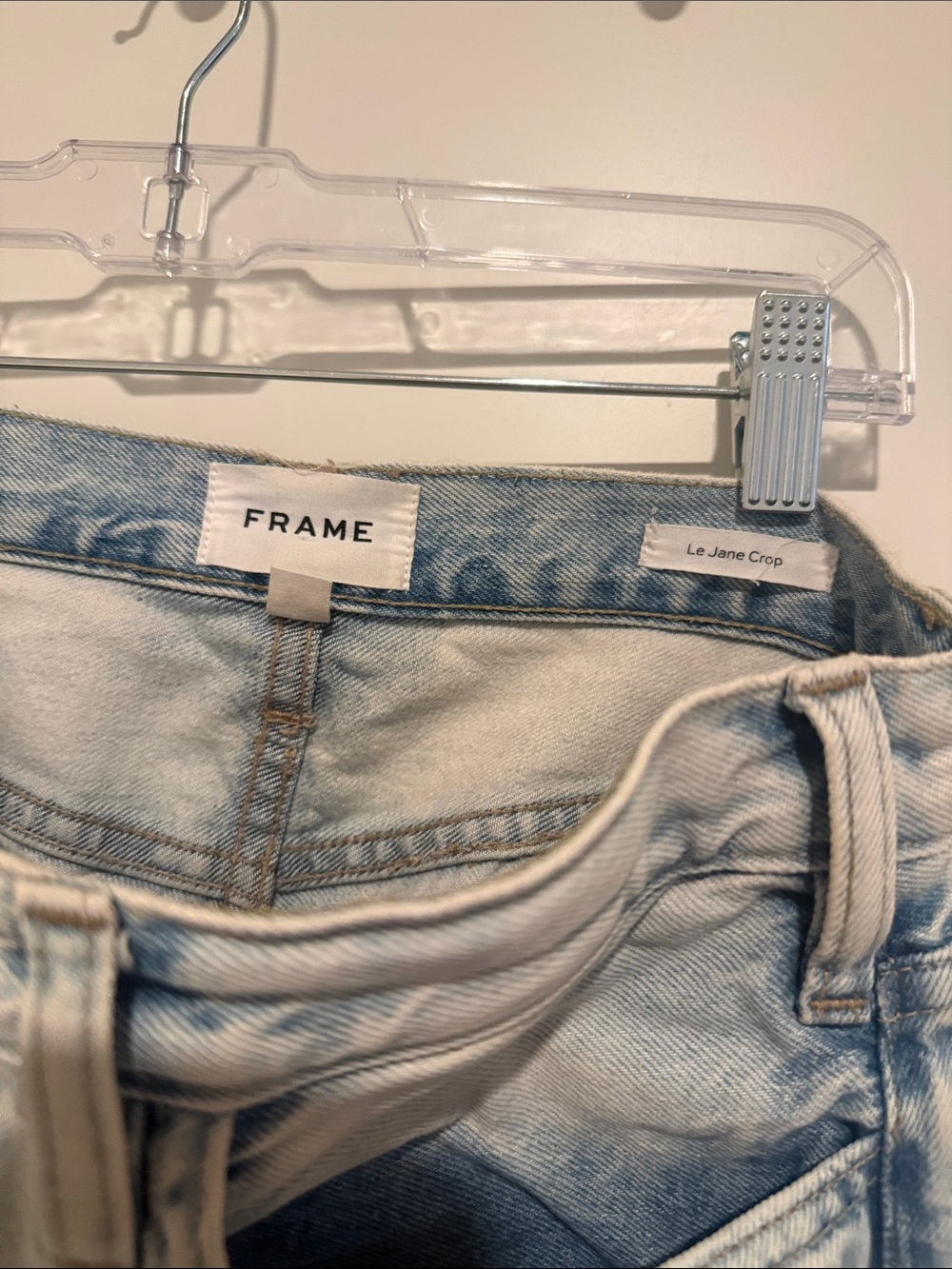 Frame Denim Le Jane Cropped Jeans in Light Blue Wash